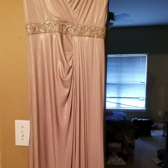 Gorgeous evening dress - Picture 4 of 8
